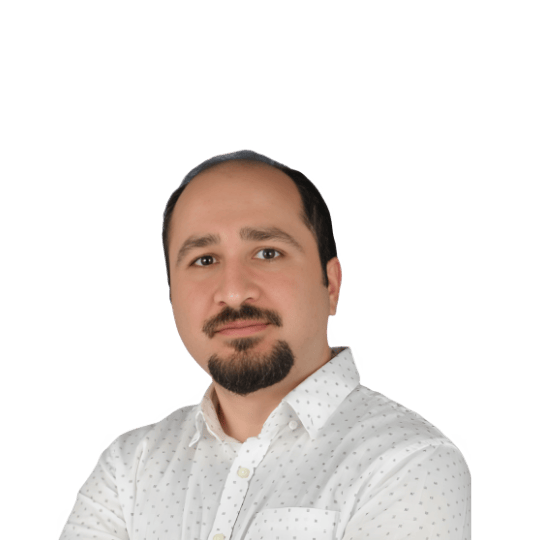 معین نیکزاد مدیر اجرایی و هم‌بنیان‌گذار نیل آکادمی